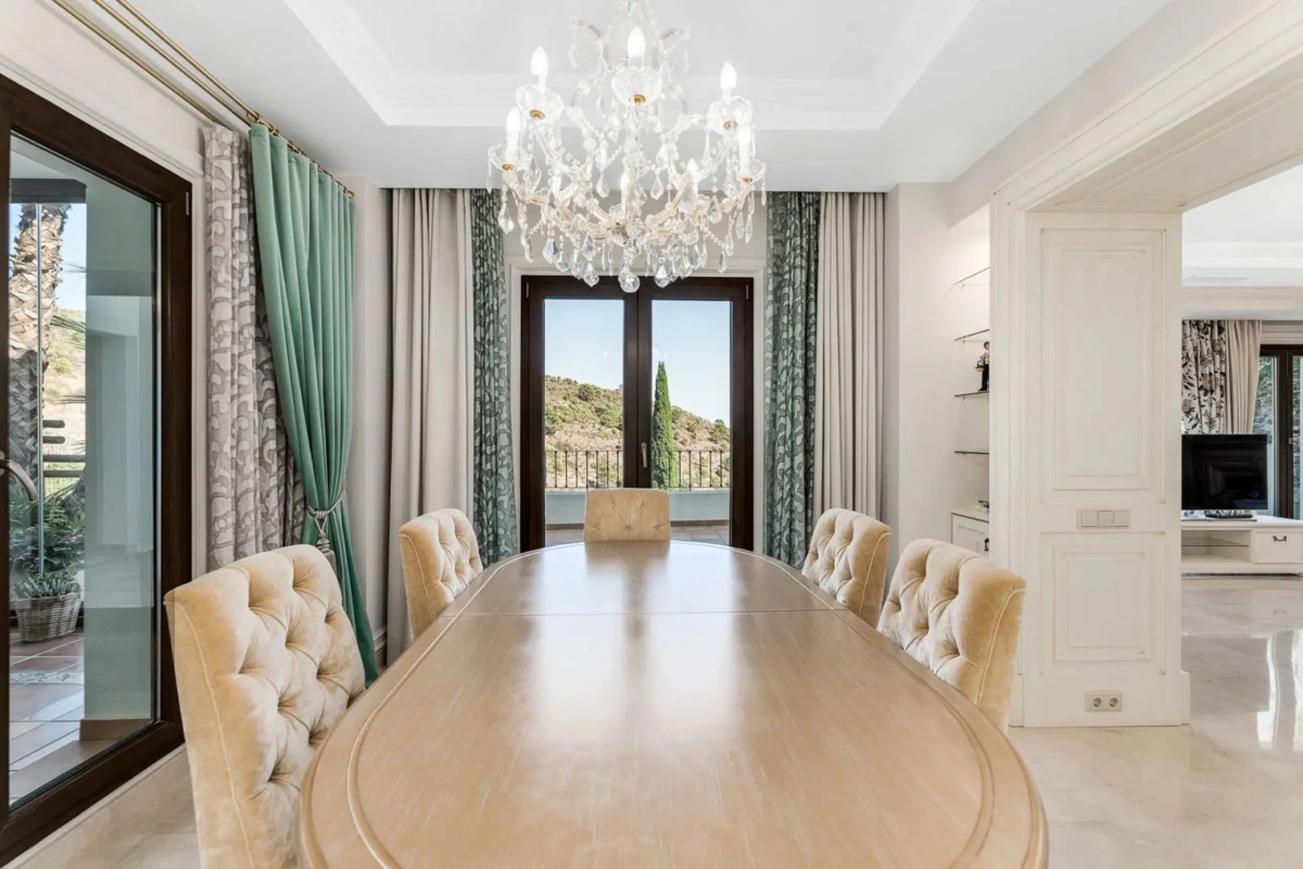 Five-bedroom villa for sale in the exclusive Benahavis Country Club area, with sea and mountain views. Expect the spectacular views and privacy, surrounded by the comforts of the Country Club. The property resides in Benahavis, which is just 10 minutes fr