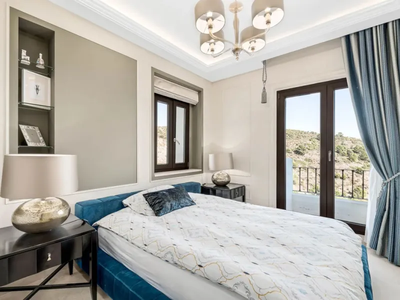 Five-bedroom villa for sale in the exclusive Benahavis Country Club area, with sea and mountain views. Expect the spectacular views and privacy, surrounded by the comforts of the Country Club. The property resides in Benahavis, which is just 10 minutes fr