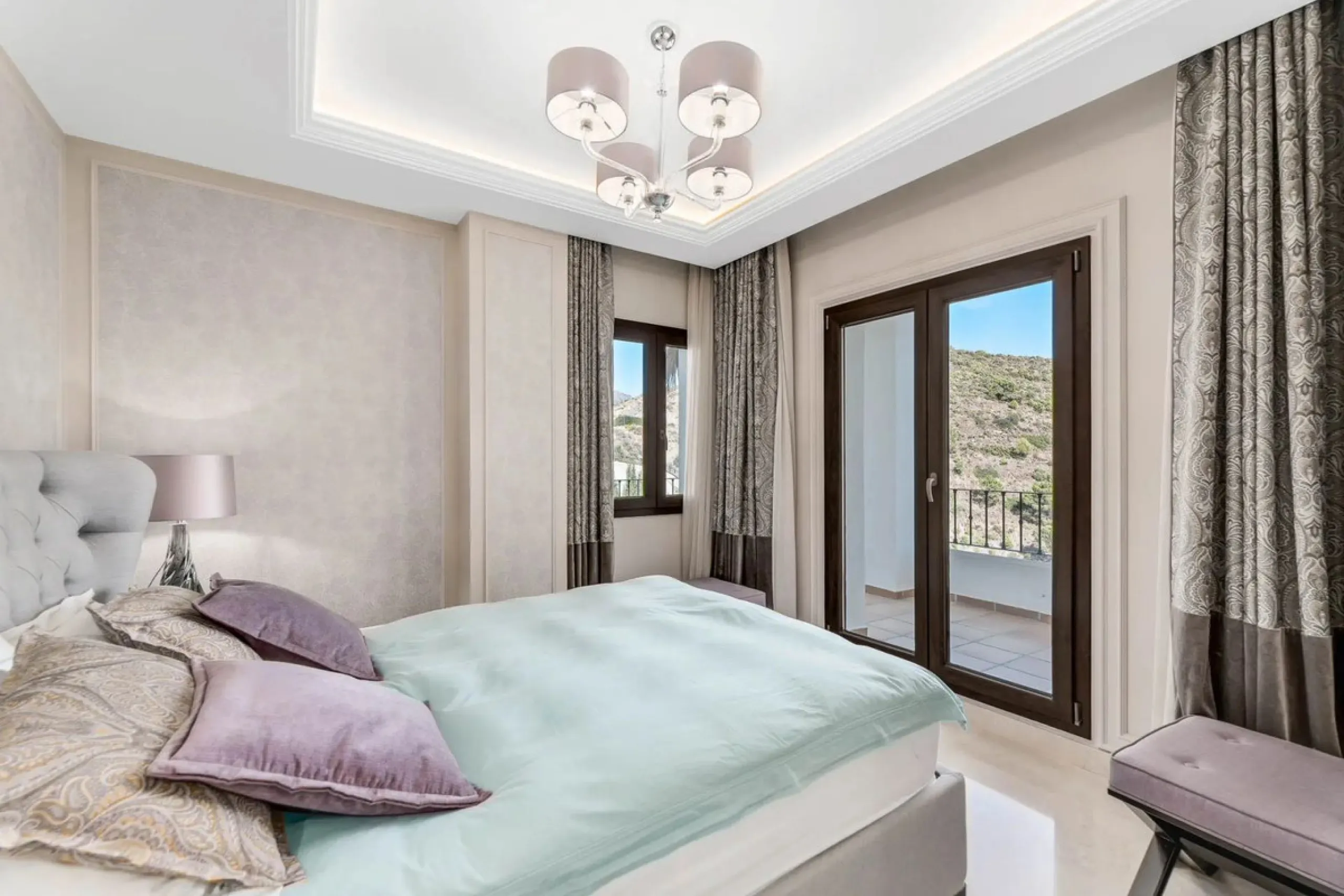 Five-bedroom villa for sale in the exclusive Benahavis Country Club area, with sea and mountain views. Expect the spectacular views and privacy, surrounded by the comforts of the Country Club. The property resides in Benahavis, which is just 10 minutes fr