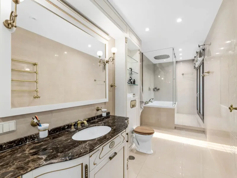Five-bedroom villa for sale in the exclusive Benahavis Country Club area, with sea and mountain views. Expect the spectacular views and privacy, surrounded by the comforts of the Country Club. The property resides in Benahavis, which is just 10 minutes fr