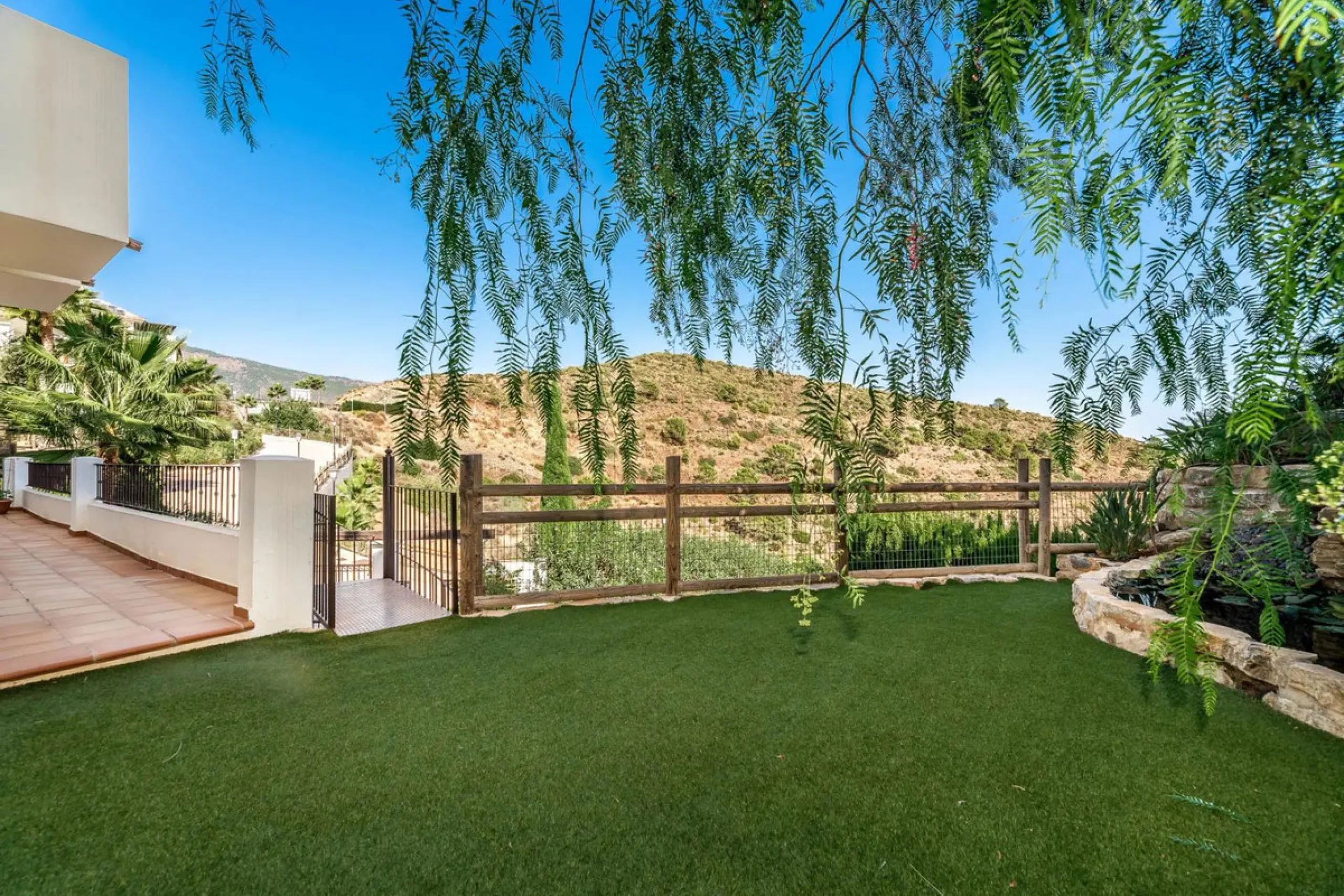 Five-bedroom villa for sale in the exclusive Benahavis Country Club area, with sea and mountain views. Expect the spectacular views and privacy, surrounded by the comforts of the Country Club. The property resides in Benahavis, which is just 10 minutes fr