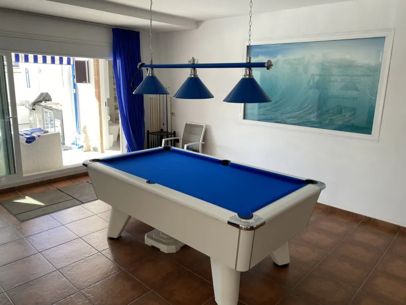 House - Detached Villa в продаже в Torremolinos, Málaga. В доме 5 спален и 4 ванных комнат. Площадь дома 500 м². Площадь участка 650 м²