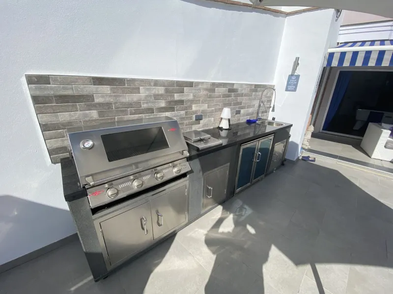 House - Detached Villa в продаже в Torremolinos, Málaga. В доме 5 спален и 4 ванных комнат. Площадь дома 500 м². Площадь участка 650 м²