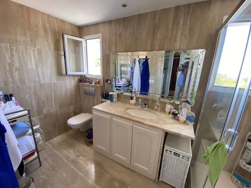House - Detached Villa в продаже в Torremolinos, Málaga. В доме 5 спален и 4 ванных комнат. Площадь дома 500 м². Площадь участка 650 м²