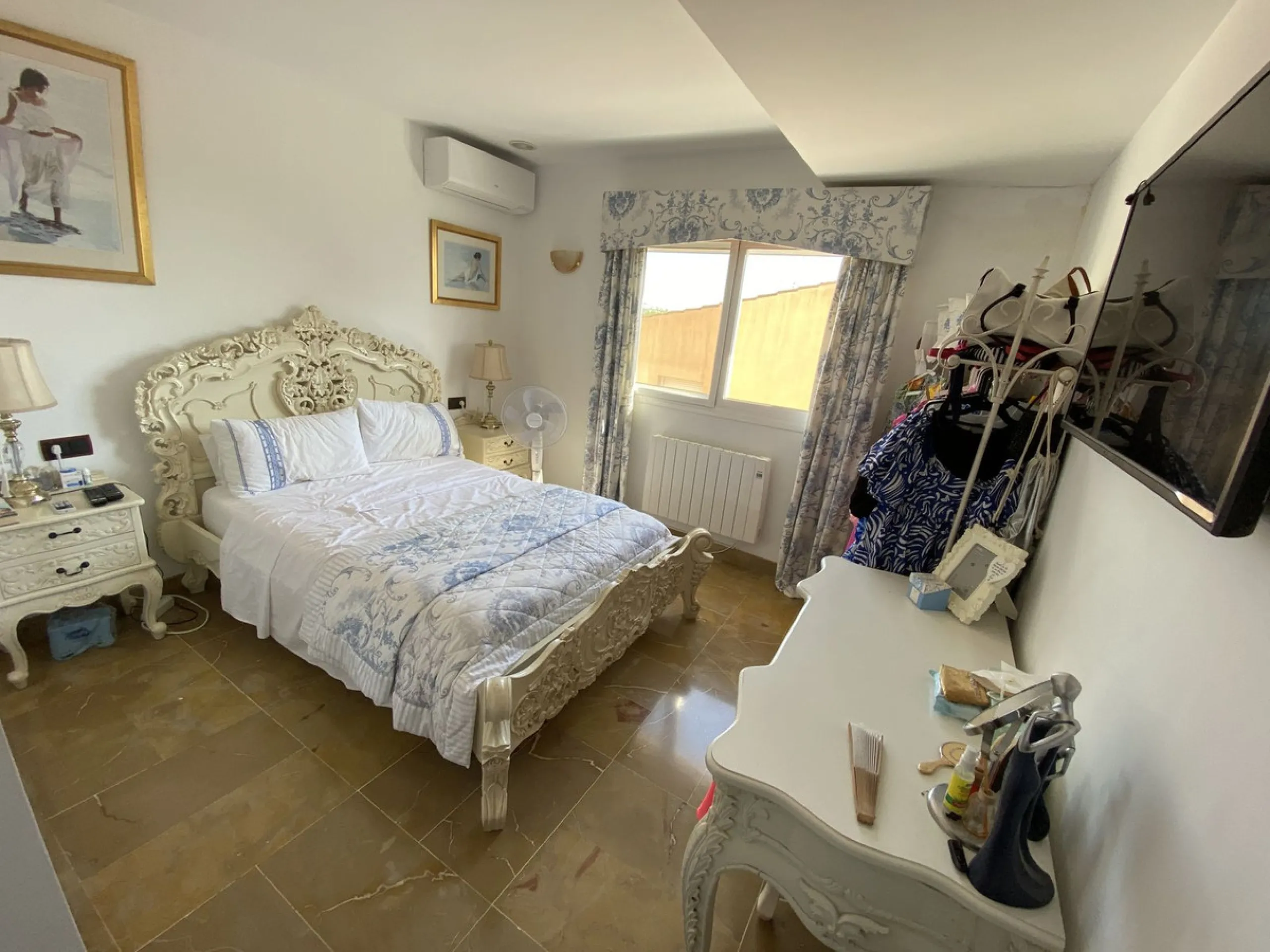 House - Detached Villa в продаже в Torremolinos, Málaga. В доме 5 спален и 4 ванных комнат. Площадь дома 500 м². Площадь участка 650 м²