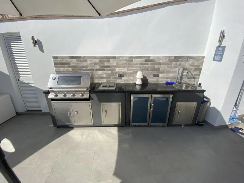 House - Detached Villa в продаже в Torremolinos, Málaga. В доме 5 спален и 4 ванных комнат. Площадь дома 500 м². Площадь участка 650 м²