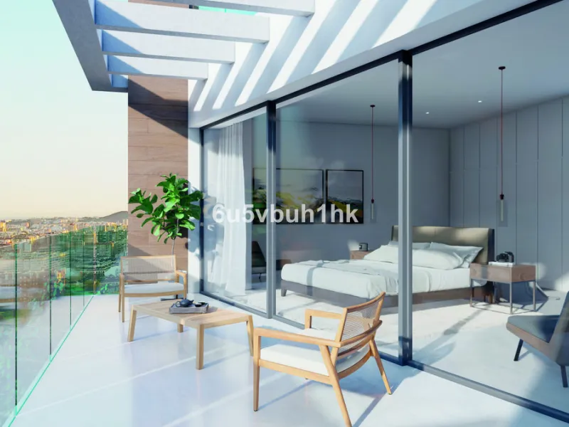 This unique and high-quality concept is located in Torreblanca, in the best location in Fuengirola, and offers a magnificent panoramic view of the Mediterranean Sea and the skyline of Fuengirola. The villa in this exclusive new development is divided into