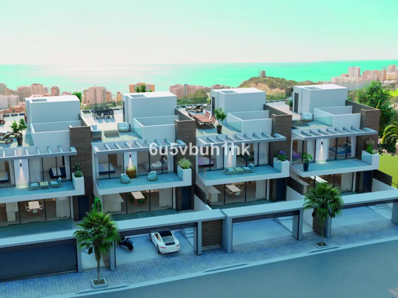 This unique and high-quality concept is located in Torreblanca, in the best location in Fuengirola, and offers a magnificent panoramic view of the Mediterranean Sea and the skyline of Fuengirola. The villa in this exclusive new development is divided into