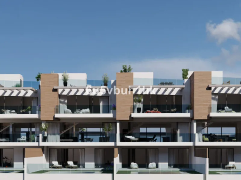 This unique and high-quality concept is located in Torreblanca, in the best location in Fuengirola, and offers a magnificent panoramic view of the Mediterranean Sea and the skyline of Fuengirola. The villa in this exclusive new development is divided into