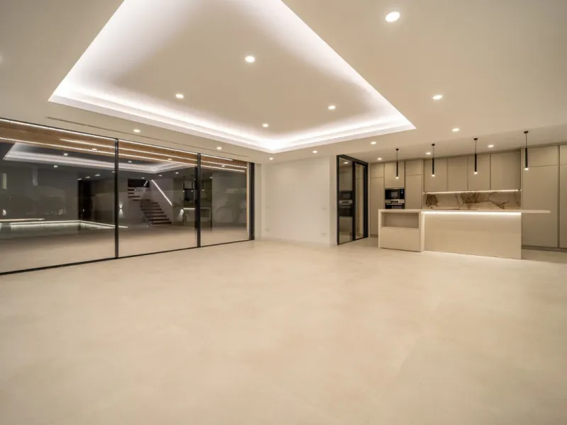 Great privacy. Undistracted amazing South orientacion. Convenient position with: • Only 5 minutes from A7 highway • Only 5 minutes to Benalmadena Old Town. • Only 5 minutes to Beach and Benalmadena Coast zone. •Only 20/30 minutes to Fuengirola and Marbell
