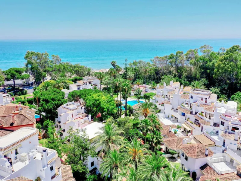 Great INvestment - return holiday rental 6%-7%  per year - 2 AMAZING BEACHFRONT  refurbished apartments earn directly income with existing bookings.  Situated on top of each other-  each 2 bedrooms 2 bathrooms- 2 new kitchen -2 new living dining area - al