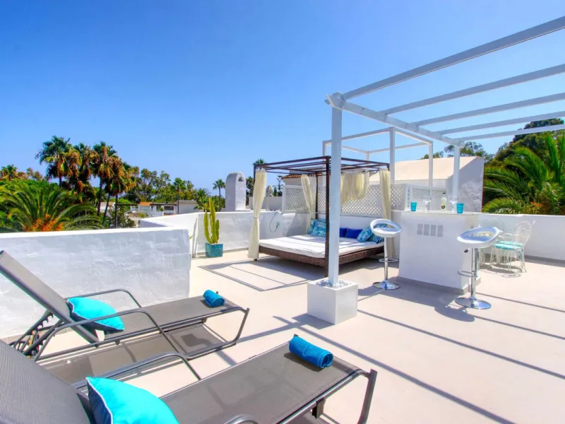 Great INvestment - return holiday rental 6%-7%  per year - 2 AMAZING BEACHFRONT  refurbished apartments earn directly income with existing bookings.  Situated on top of each other-  each 2 bedrooms 2 bathrooms- 2 new kitchen -2 new living dining area - al