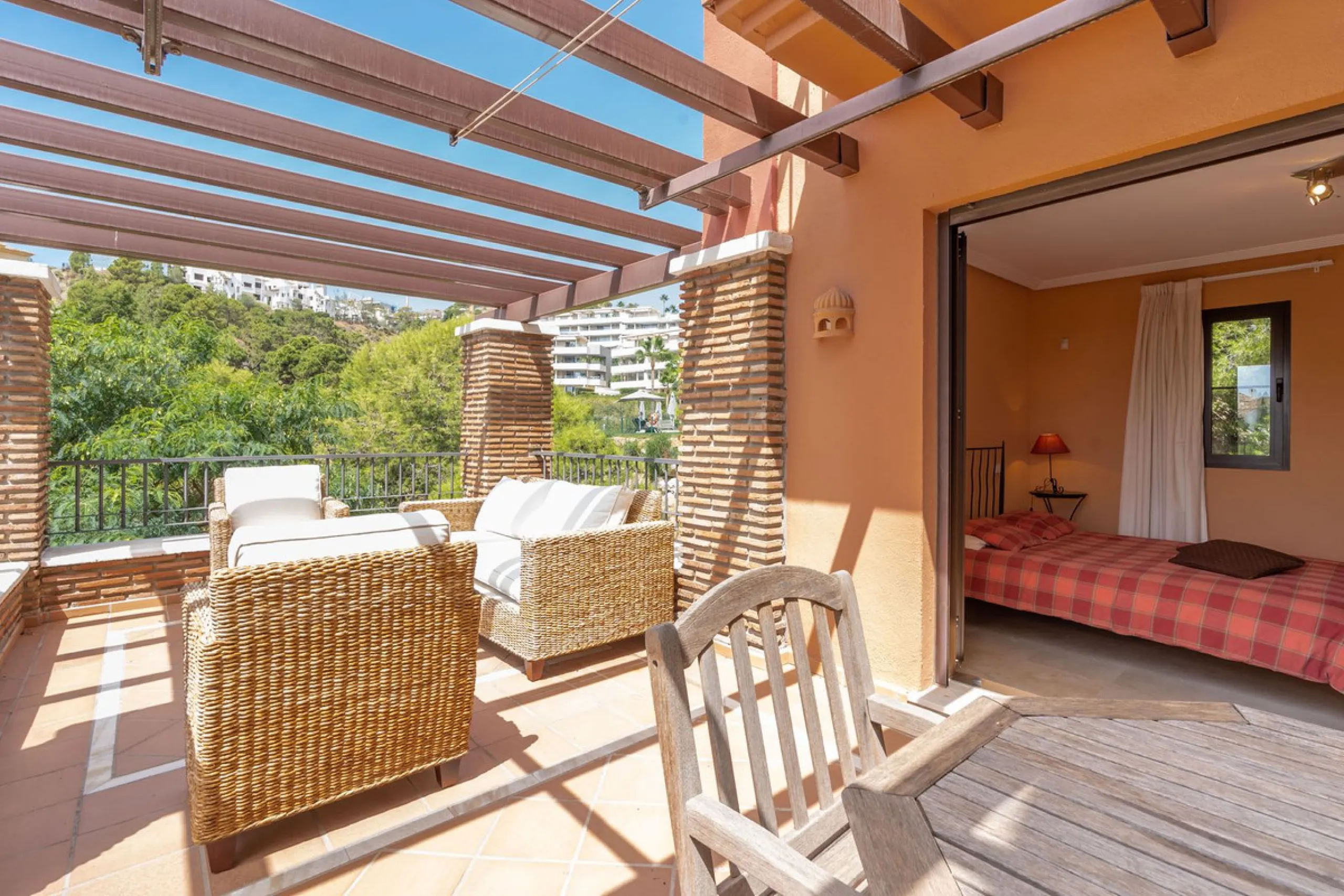 Apartment - Middle Floor Apartment в продаже в Benahavís, Málaga. В доме 3 спален и 2 ванных комнат. Площадь дома 131 м²