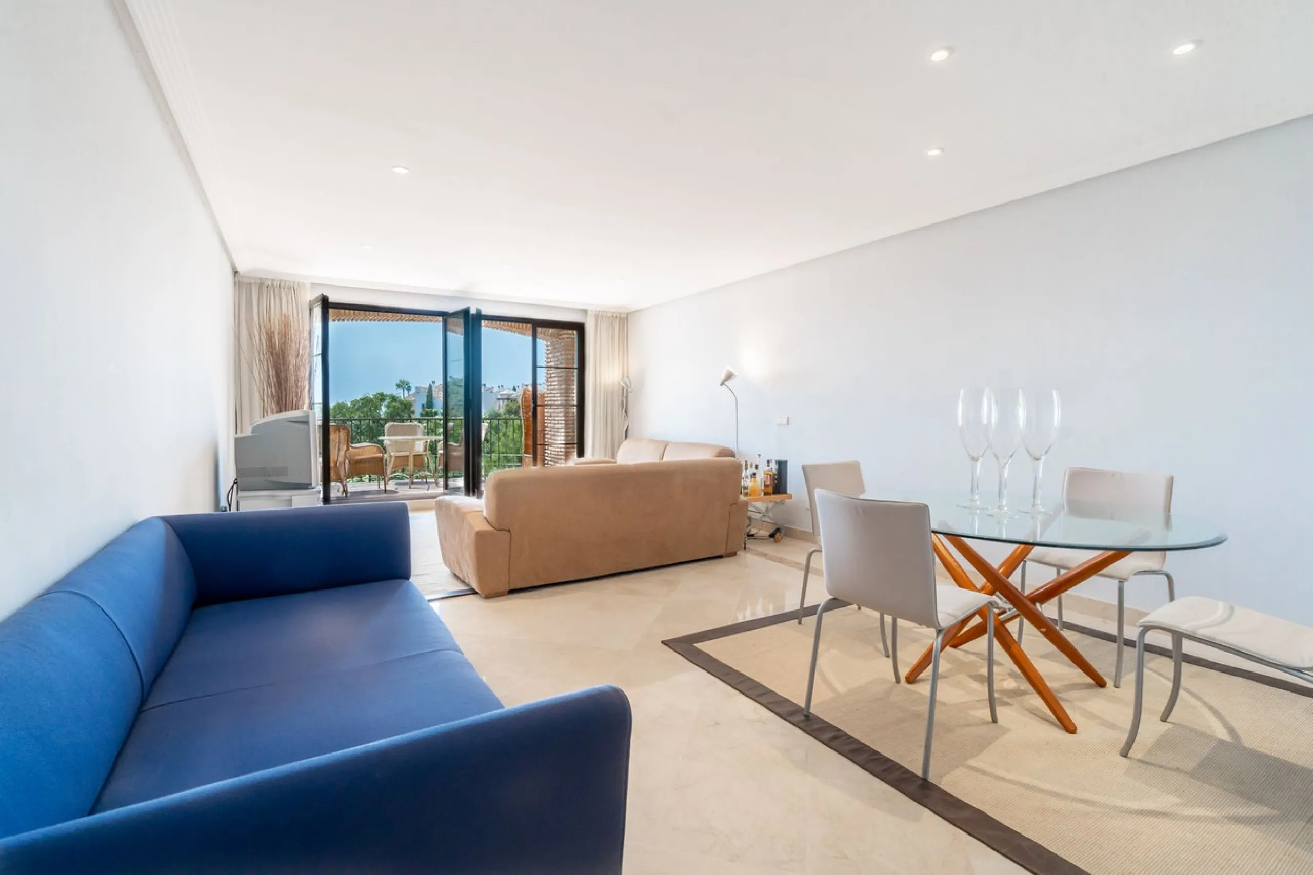 Apartment - Middle Floor Apartment в продаже в Benahavís, Málaga. В доме 3 спален и 2 ванных комнат. Площадь дома 131 м²
