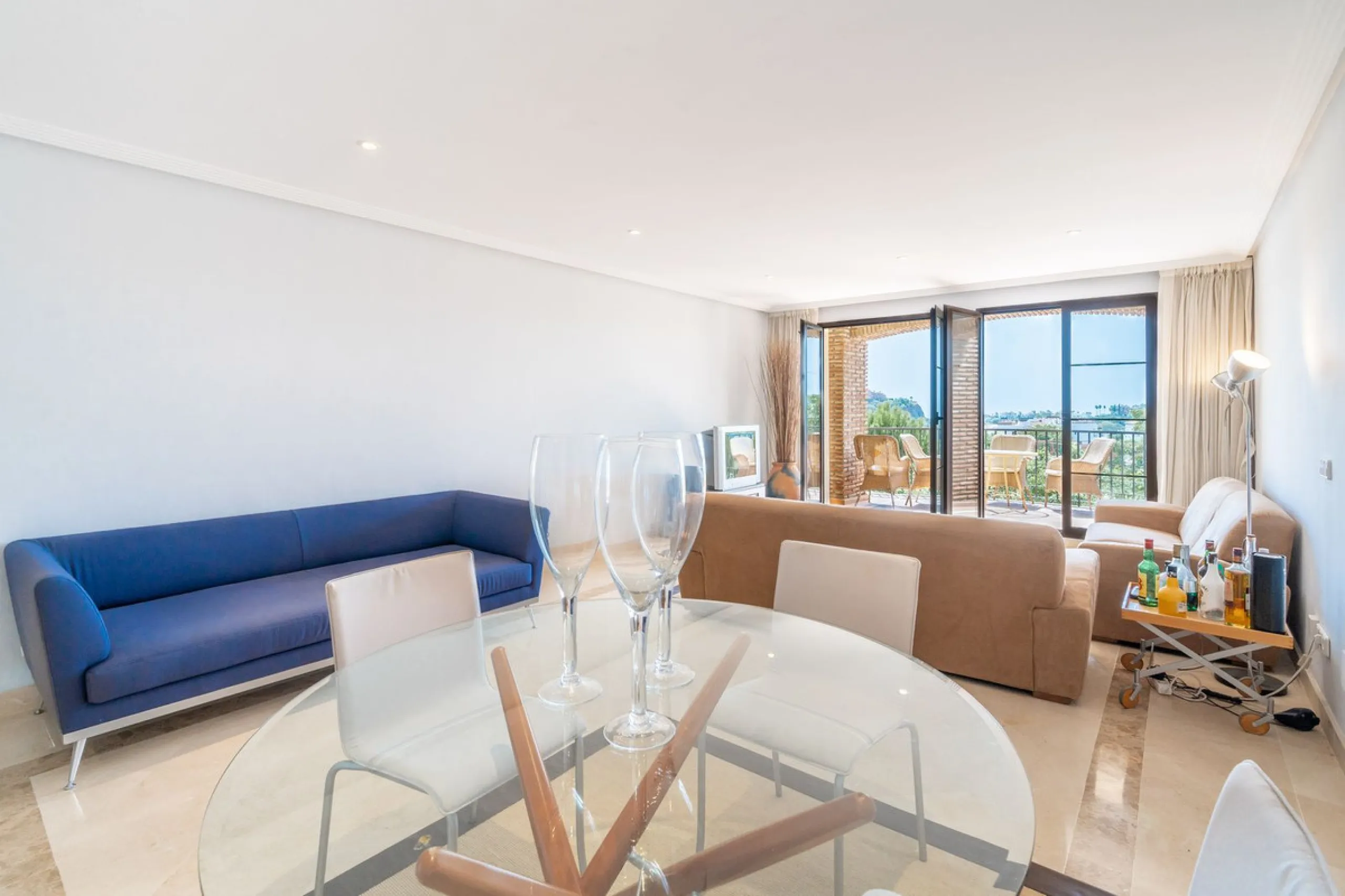 Apartment - Middle Floor Apartment в продаже в Benahavís, Málaga. В доме 3 спален и 2 ванных комнат. Площадь дома 131 м²