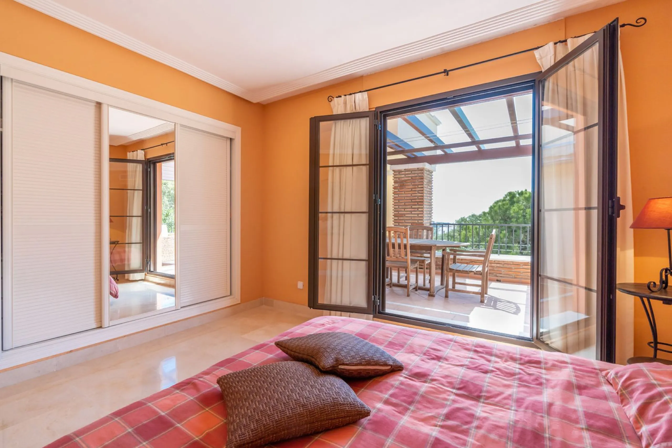 Apartment - Middle Floor Apartment в продаже в Benahavís, Málaga. В доме 3 спален и 2 ванных комнат. Площадь дома 131 м²