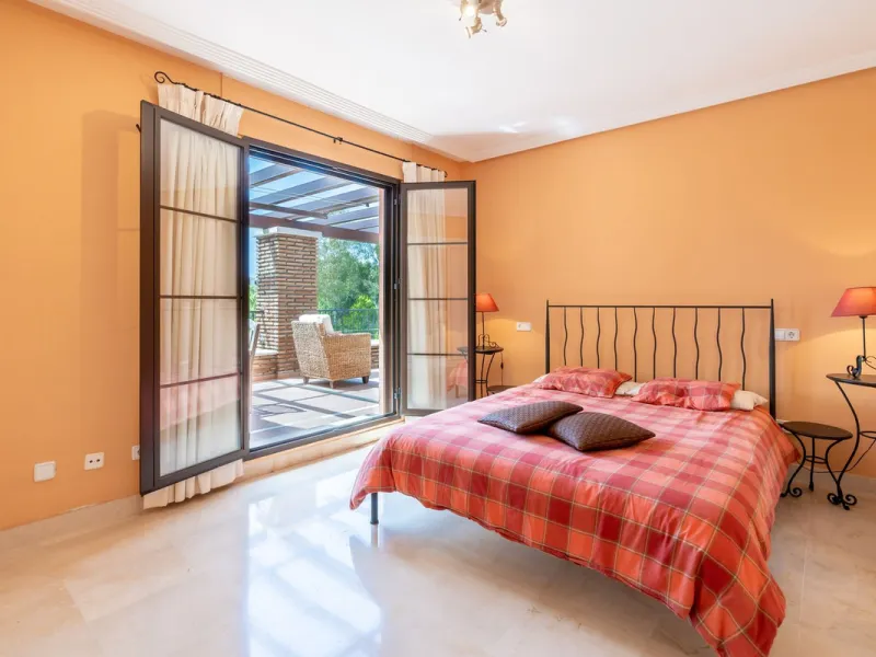 Apartment - Middle Floor Apartment в продаже в Benahavís, Málaga. В доме 3 спален и 2 ванных комнат. Площадь дома 131 м²