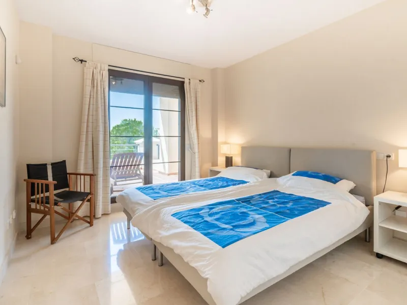 Apartment - Middle Floor Apartment в продаже в Benahavís, Málaga. В доме 3 спален и 2 ванных комнат. Площадь дома 131 м²