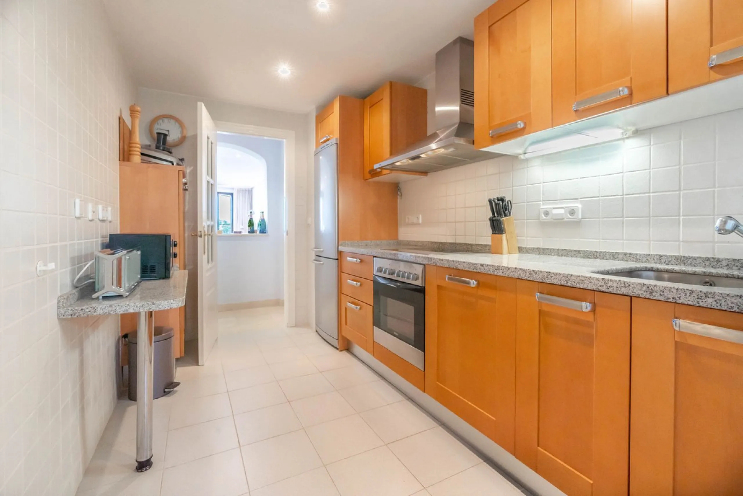 Apartment - Middle Floor Apartment в продаже в Benahavís, Málaga. В доме 3 спален и 2 ванных комнат. Площадь дома 131 м²