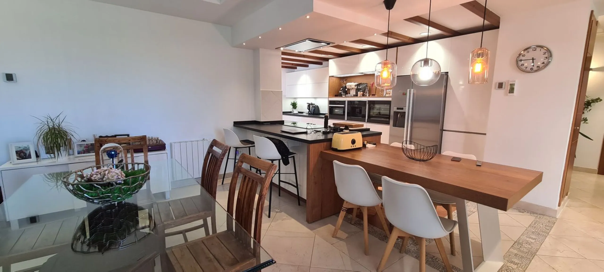 House - Detached Villa в продаже в Mijas, Málaga. В доме 3 спален и 3 ванных комнат. Площадь дома 477 м². Площадь участка 1050 м²
