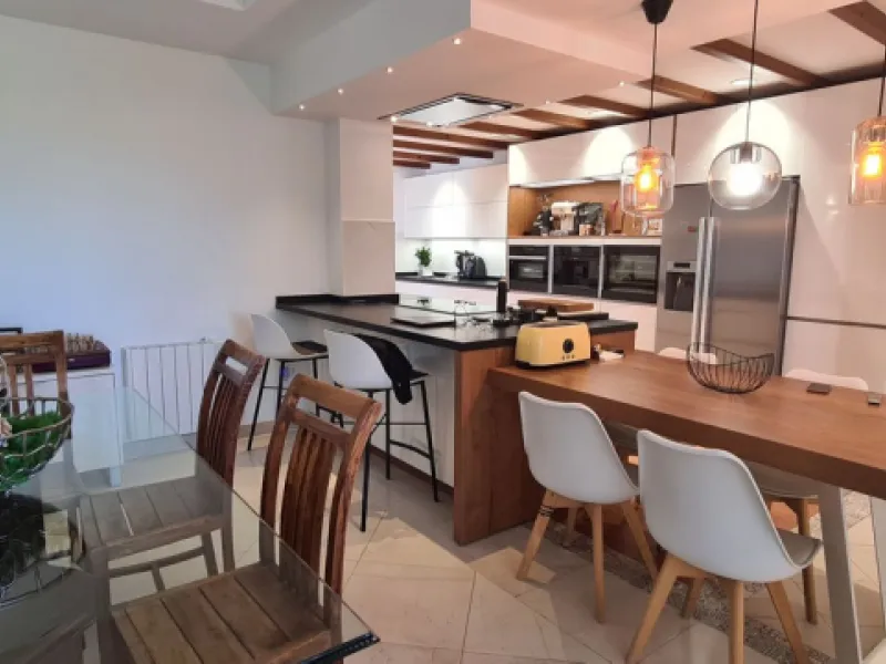 House - Detached Villa в продаже в Mijas, Málaga. В доме 3 спален и 3 ванных комнат. Площадь дома 477 м². Площадь участка 1050 м²