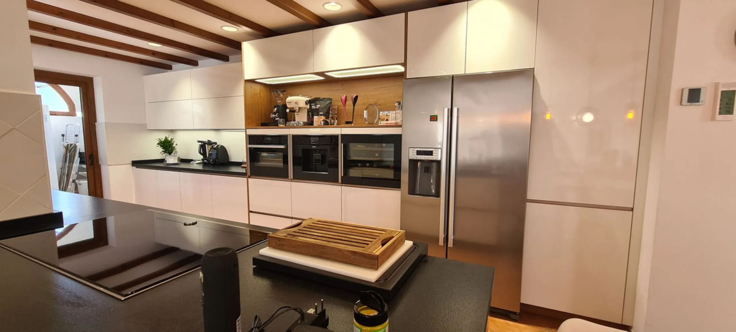 House - Detached Villa в продаже в Mijas, Málaga. В доме 3 спален и 3 ванных комнат. Площадь дома 477 м². Площадь участка 1050 м²