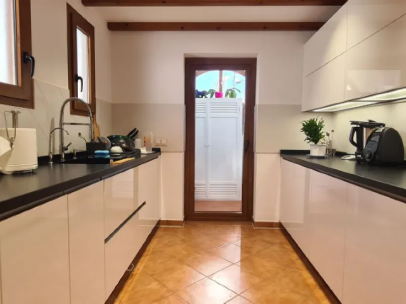 House - Detached Villa в продаже в Mijas, Málaga. В доме 3 спален и 3 ванных комнат. Площадь дома 477 м². Площадь участка 1050 м²