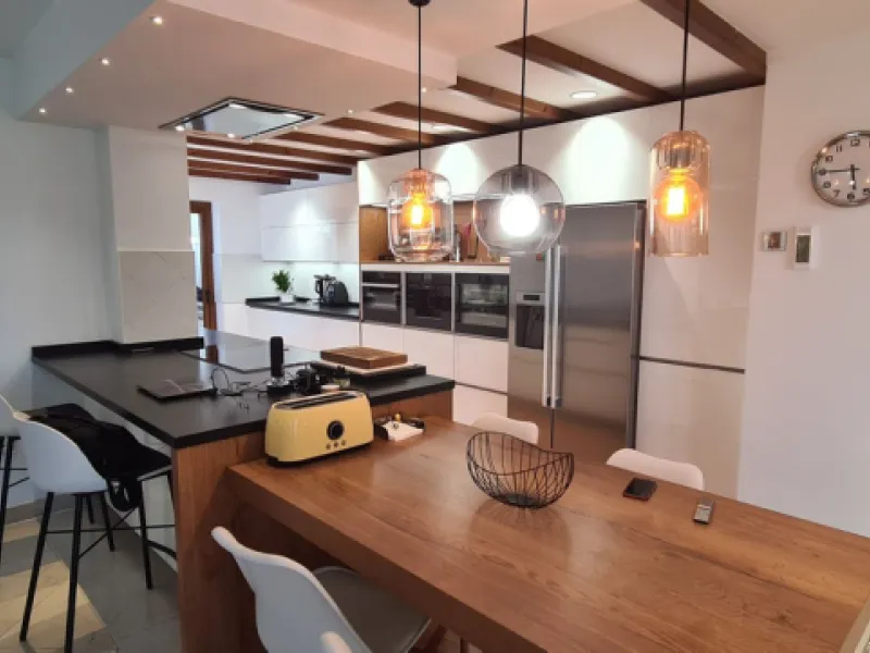 House - Detached Villa в продаже в Mijas, Málaga. В доме 3 спален и 3 ванных комнат. Площадь дома 477 м². Площадь участка 1050 м²