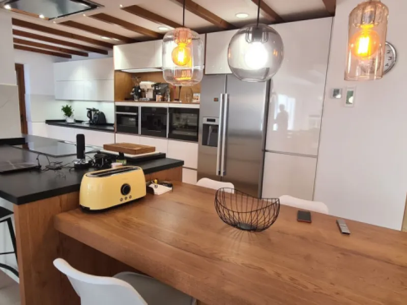 House - Detached Villa в продаже в Mijas, Málaga. В доме 3 спален и 3 ванных комнат. Площадь дома 477 м². Площадь участка 1050 м²