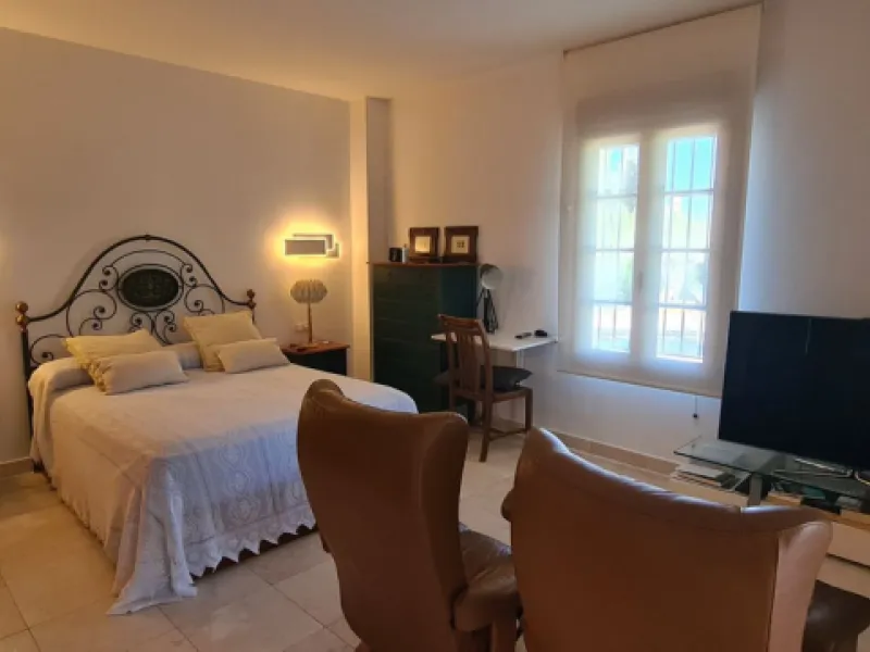 House - Detached Villa в продаже в Mijas, Málaga. В доме 3 спален и 3 ванных комнат. Площадь дома 477 м². Площадь участка 1050 м²