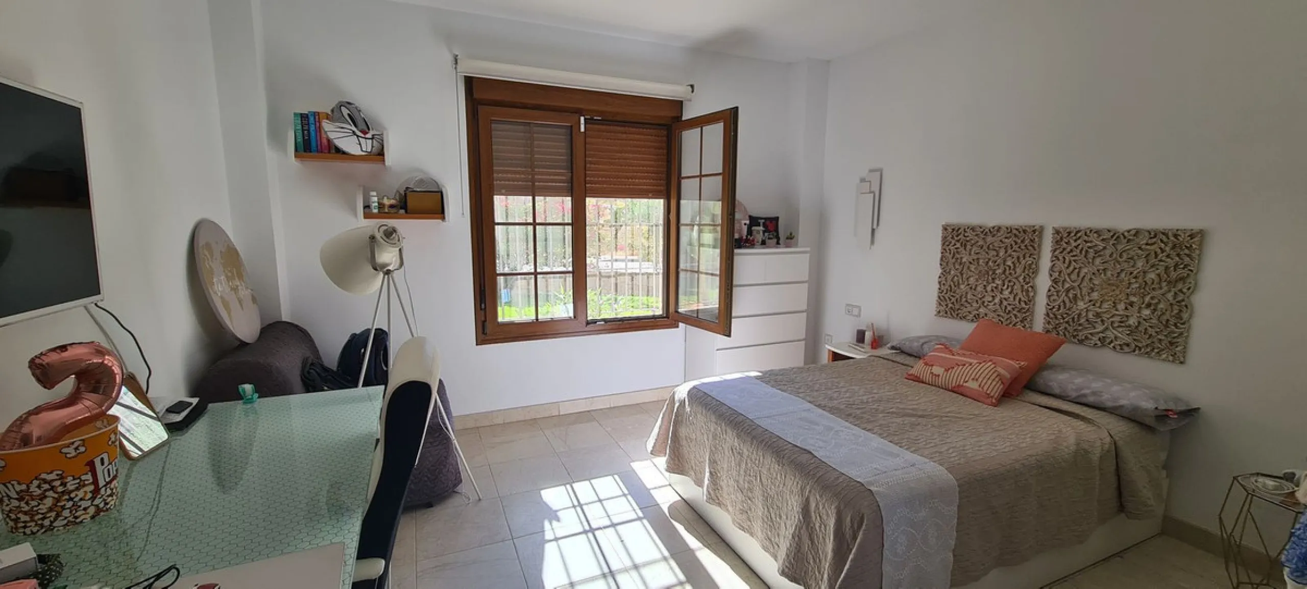 House - Detached Villa в продаже в Mijas, Málaga. В доме 3 спален и 3 ванных комнат. Площадь дома 477 м². Площадь участка 1050 м²