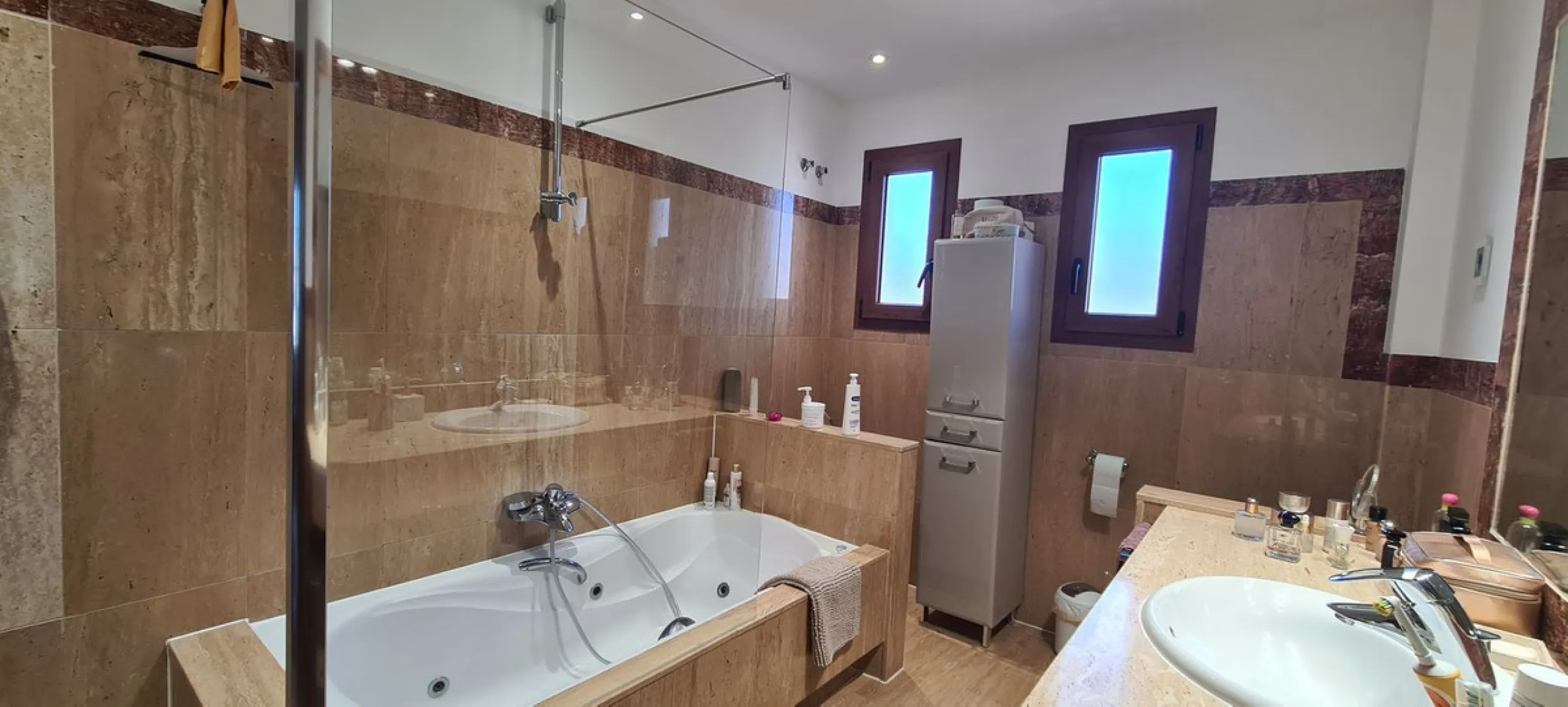House - Detached Villa в продаже в Mijas, Málaga. В доме 3 спален и 3 ванных комнат. Площадь дома 477 м². Площадь участка 1050 м²