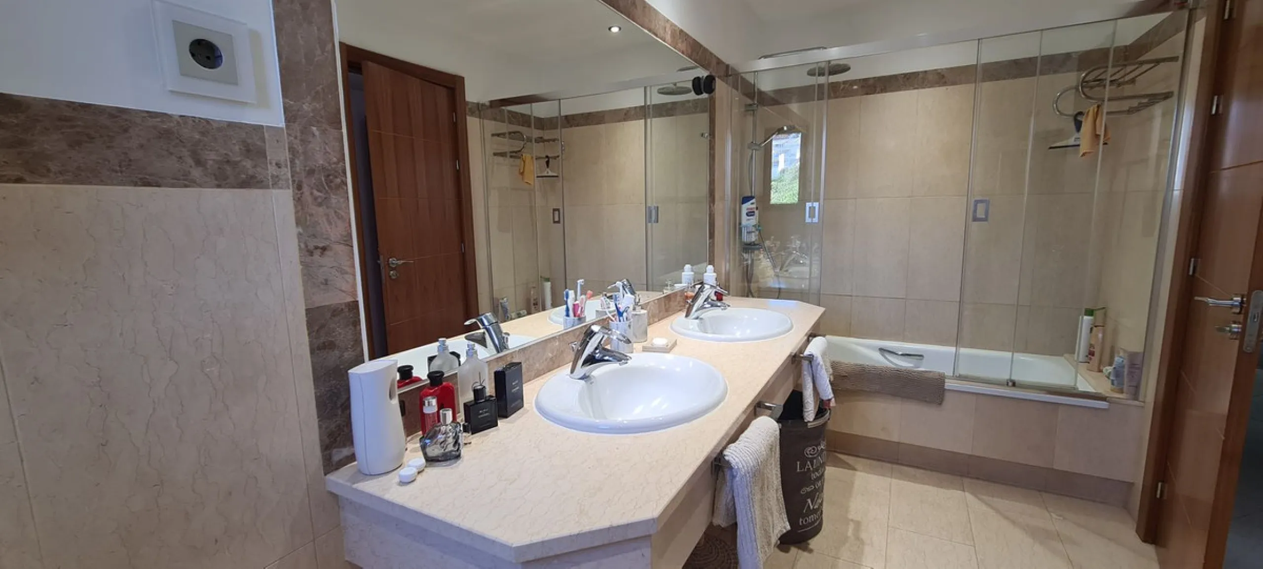 House - Detached Villa в продаже в Mijas, Málaga. В доме 3 спален и 3 ванных комнат. Площадь дома 477 м². Площадь участка 1050 м²
