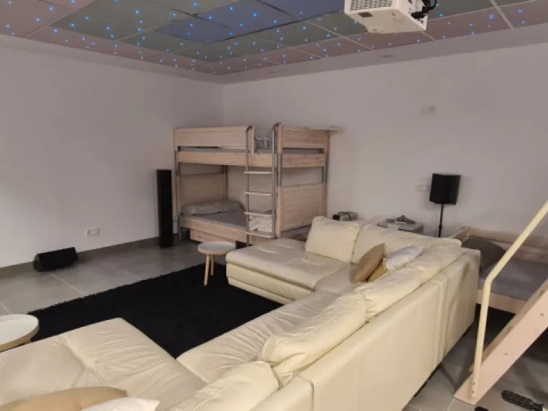 House - Detached Villa в продаже в Mijas, Málaga. В доме 3 спален и 3 ванных комнат. Площадь дома 477 м². Площадь участка 1050 м²