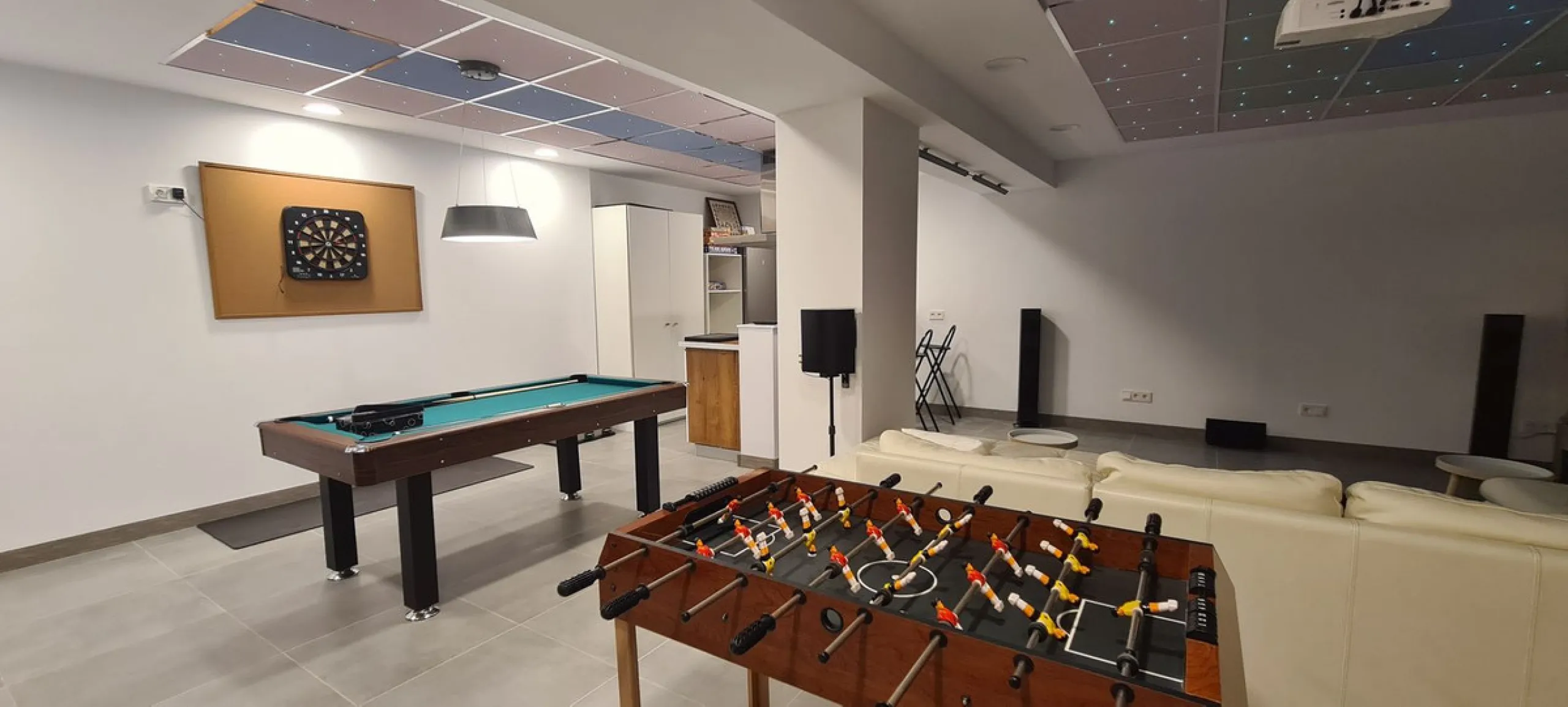 House - Detached Villa в продаже в Mijas, Málaga. В доме 3 спален и 3 ванных комнат. Площадь дома 477 м². Площадь участка 1050 м²