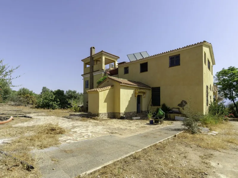 "Finca El Coronel", with an area of ​​64,735 m2, is located