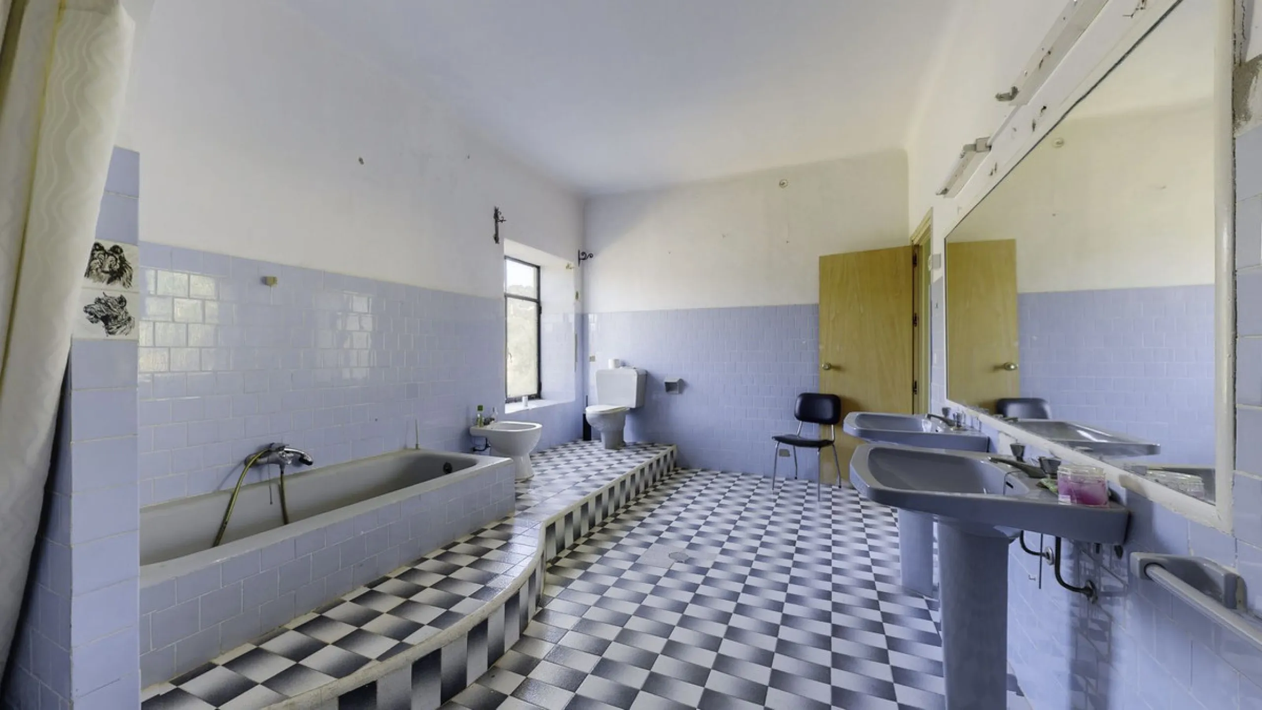 "Finca El Coronel", with an area of ​​64,735 m2, is located