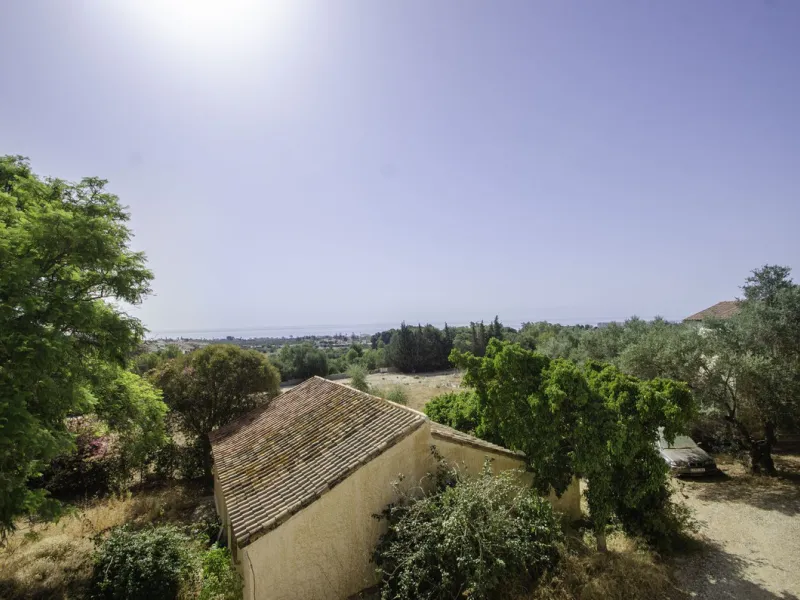"Finca El Coronel", with an area of ​​64,735 m2, is located
