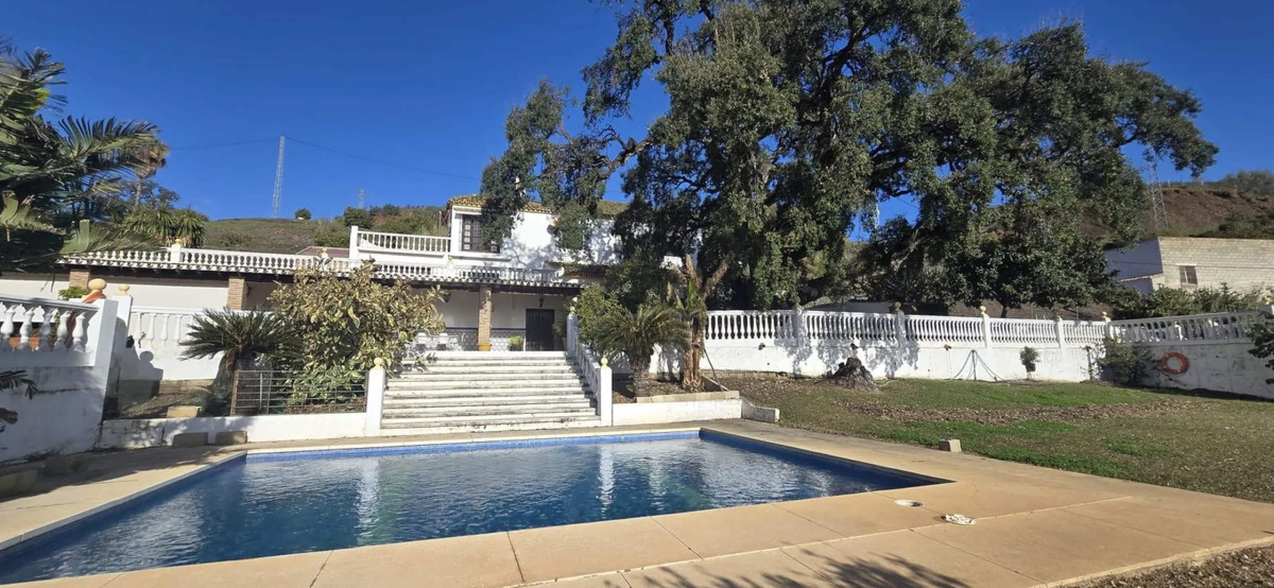 Large farm for sale in Mijas Costa 20 minutes from Marbella and 10 minutes from the center of Fuengirola.