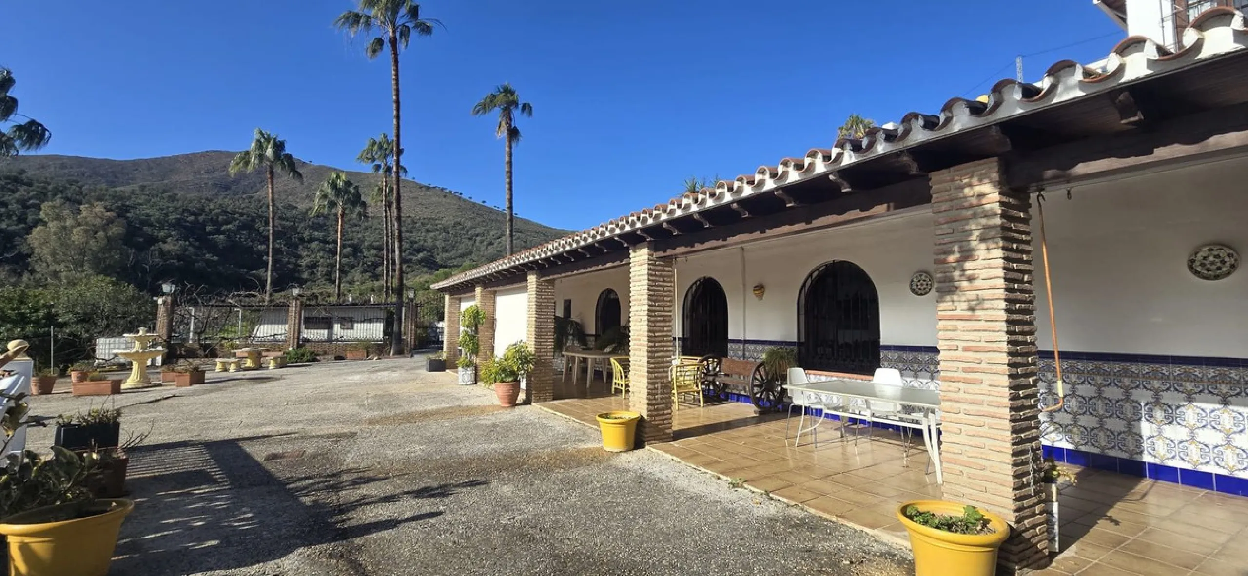 Large farm for sale in Mijas Costa 20 minutes from Marbella and 10 minutes from the center of Fuengirola.