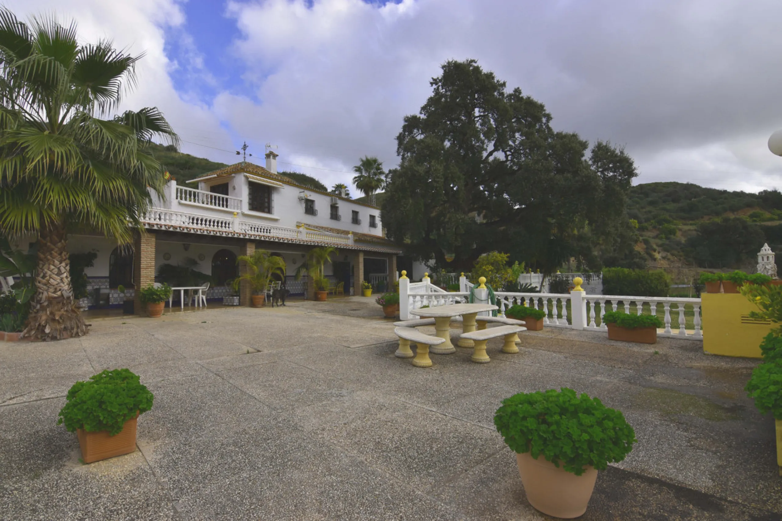 Large farm for sale in Mijas Costa 20 minutes from Marbella and 10 minutes from the center of Fuengirola.