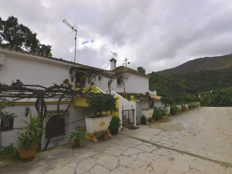 Large farm for sale in Mijas Costa 20 minutes from Marbella and 10 minutes from the center of Fuengirola.