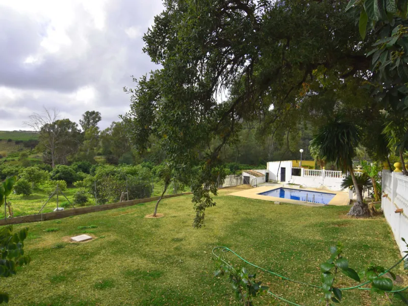 Large farm for sale in Mijas Costa 20 minutes from Marbella and 10 minutes from the center of Fuengirola.