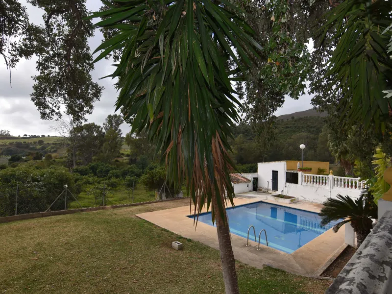 Large farm for sale in Mijas Costa 20 minutes from Marbella and 10 minutes from the center of Fuengirola.