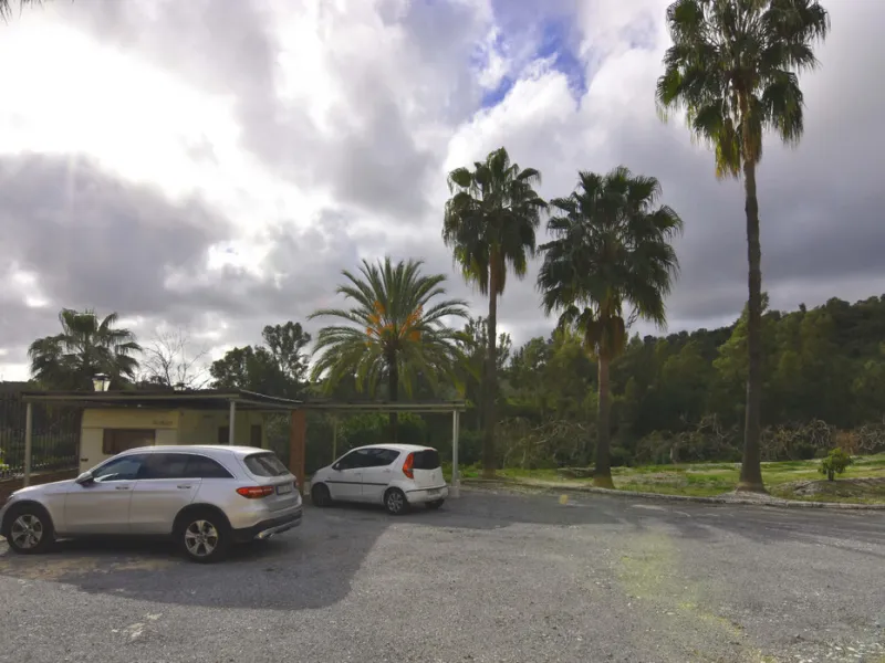 Large farm for sale in Mijas Costa 20 minutes from Marbella and 10 minutes from the center of Fuengirola.