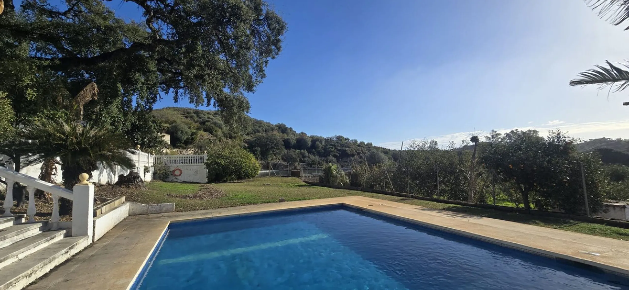 Large farm for sale in Mijas Costa 20 minutes from Marbella and 10 minutes from the center of Fuengirola.