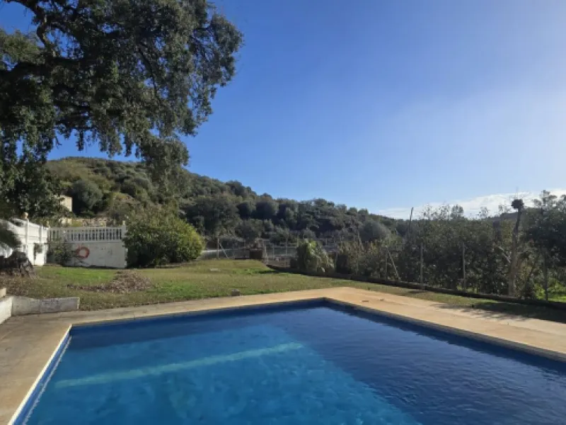 Large farm for sale in Mijas Costa 20 minutes from Marbella and 10 minutes from the center of Fuengirola.