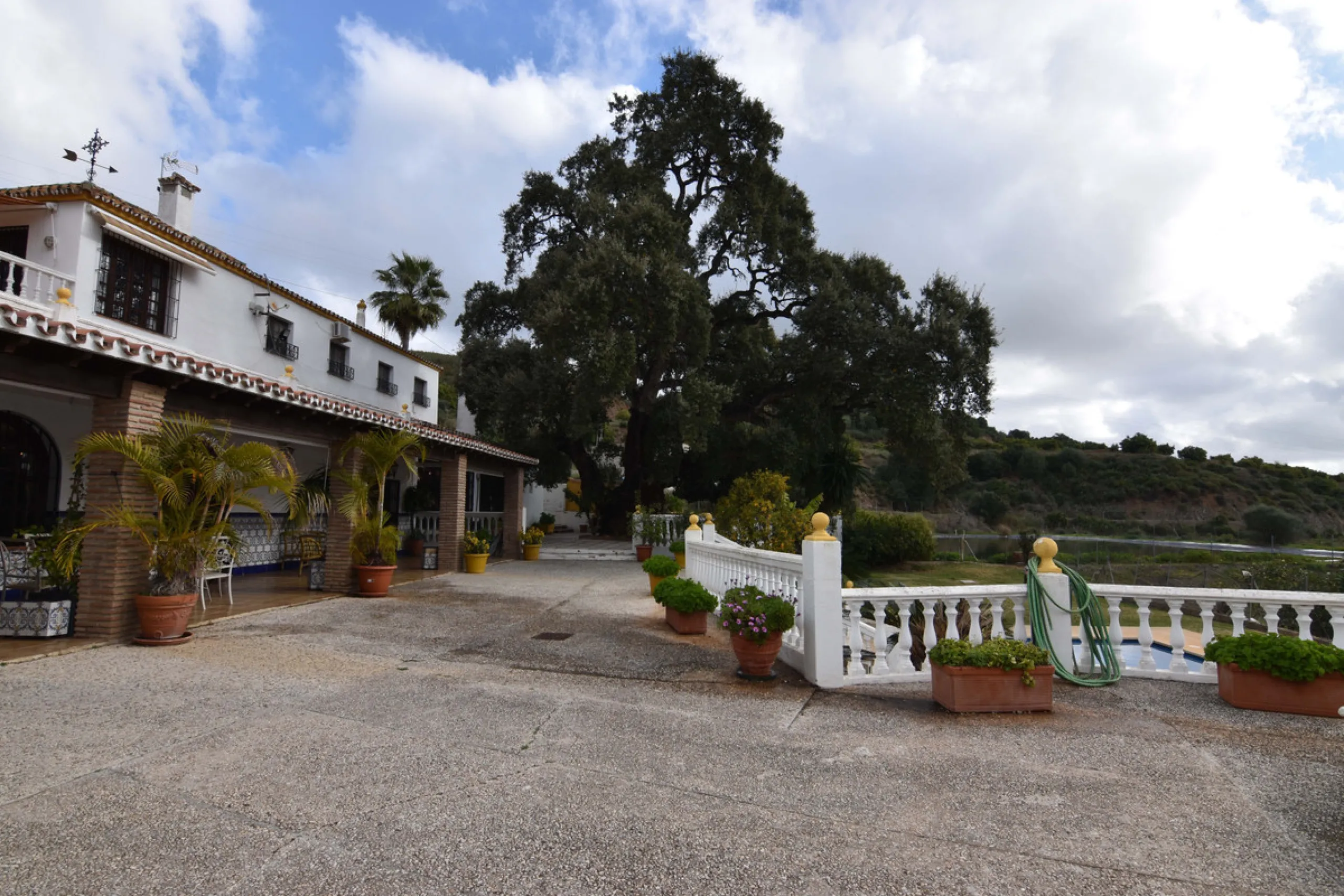 Large farm for sale in Mijas Costa 20 minutes from Marbella and 10 minutes from the center of Fuengirola.