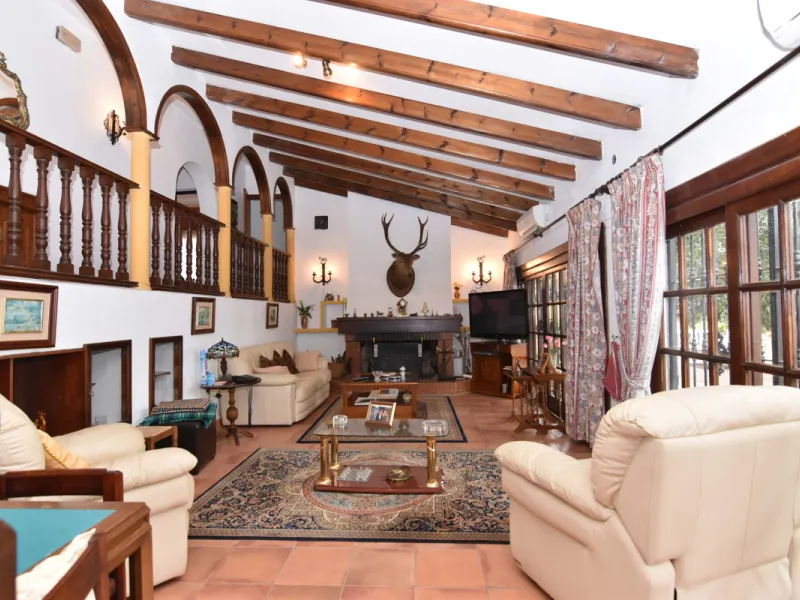 Large farm for sale in Mijas Costa 20 minutes from Marbella and 10 minutes from the center of Fuengirola.
