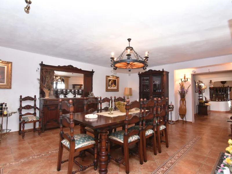 Large farm for sale in Mijas Costa 20 minutes from Marbella and 10 minutes from the center of Fuengirola.